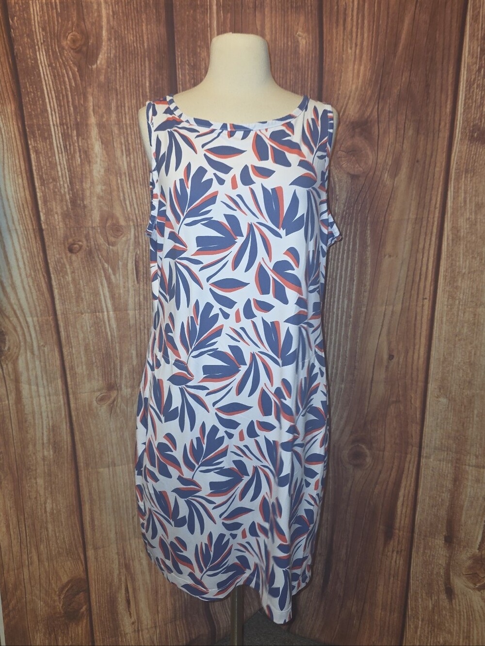 Columbia Dress Size XL Red/White/Blue Leaf
